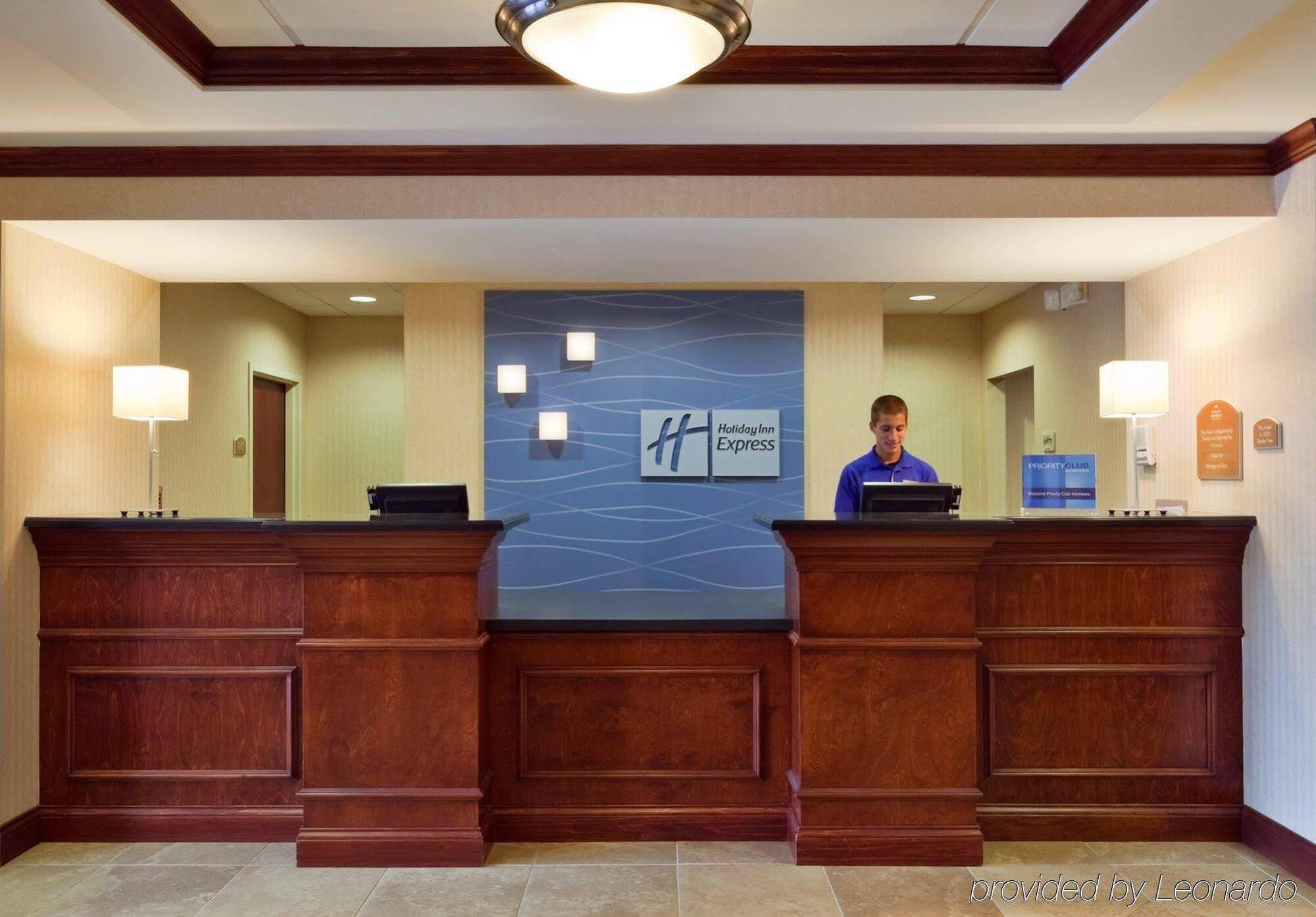 Express & By Ihg 2*